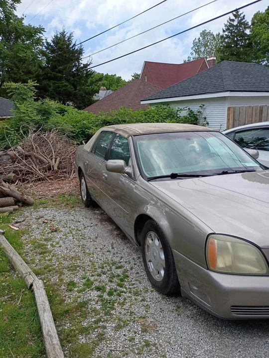 2005 Cadillac - Image 2 of 5