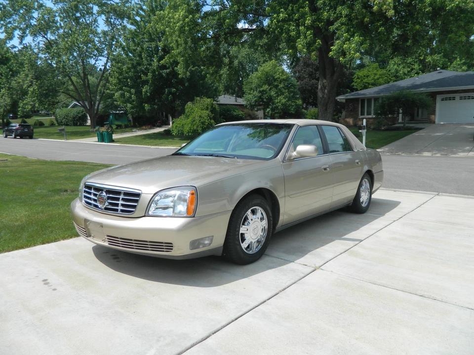 2005 Cadillac DeVille 8th Gen - Image 2 of 31