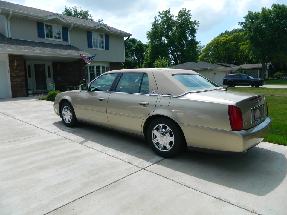 2005 Cadillac DeVille 8th Gen - Image 3 of 31