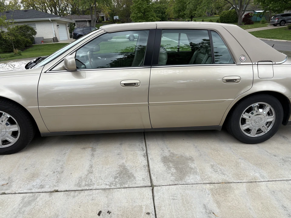2005 Cadillac DeVille 8th Gen - Image 12 of 31