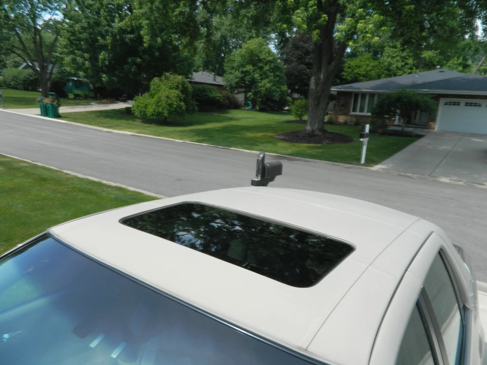 2005 Cadillac DeVille 8th Gen - Image 16 of 31
