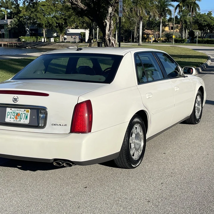 2005 Cadillac DeVille 8th Gen - Image 11 of 12