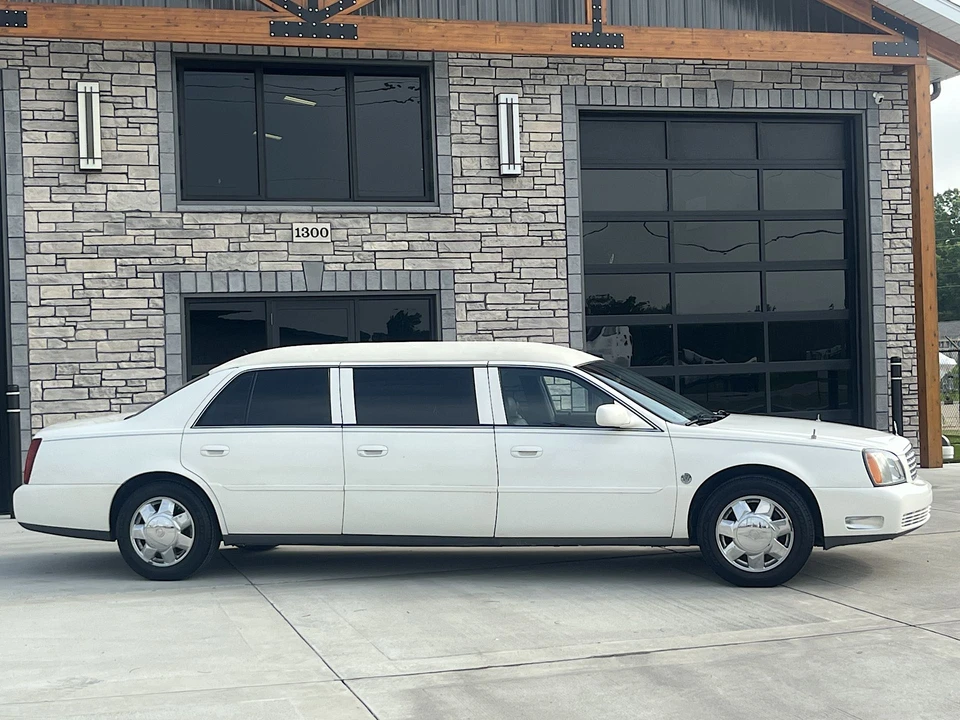 2005 Cadillac DeVille 8th Gen - Image 2 of 31