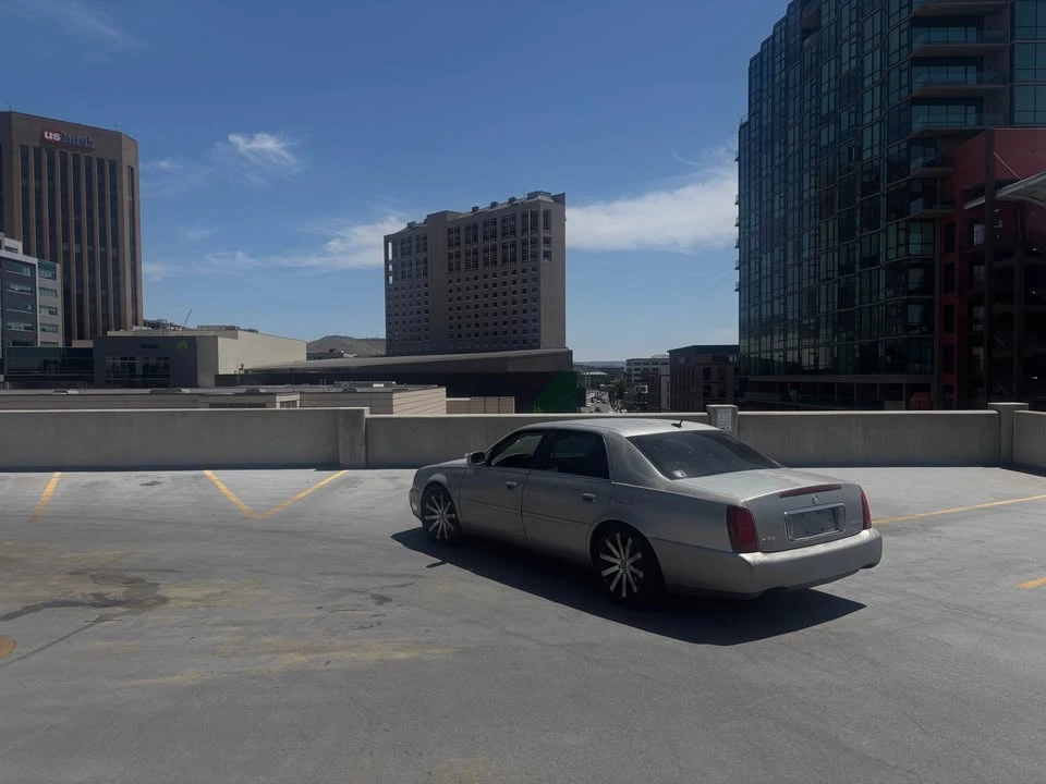2005 Cadillac DeVille 8th Gen - Image 3 of 4
