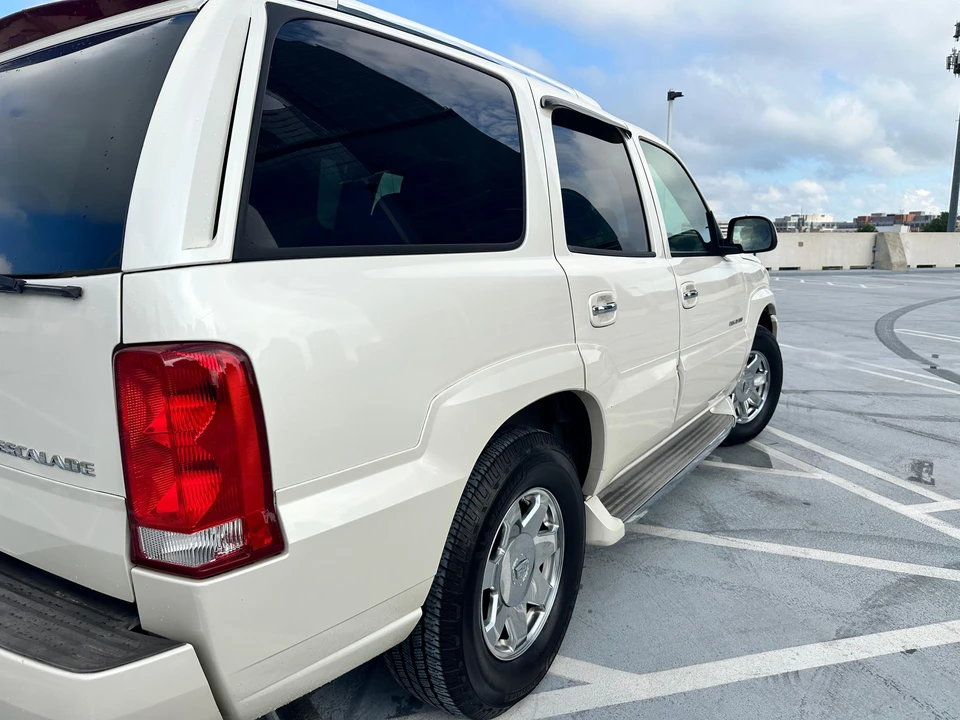 2005 Cadillac Escalade & EXT 2nd Gen - Image 21 of 31