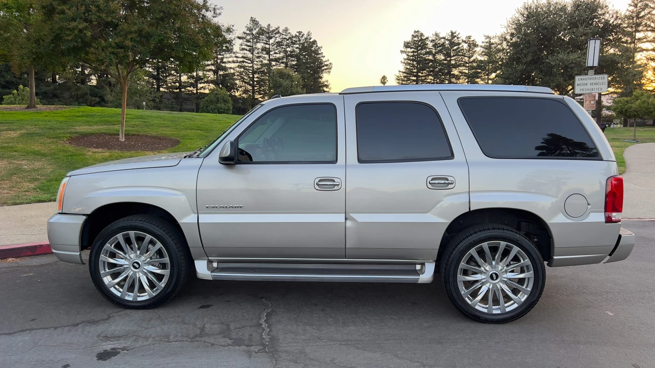 2005 Cadillac Escalade & EXT 2nd Gen - Image 9 of 31