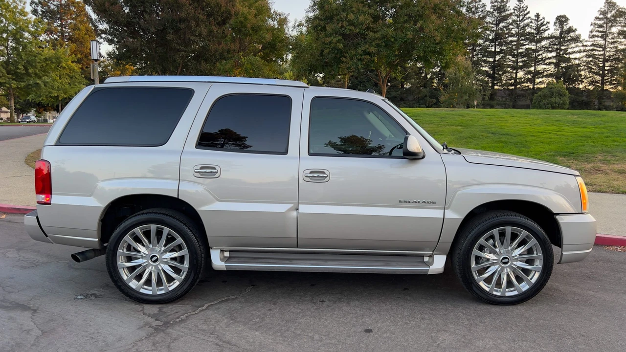 2005 Cadillac Escalade & EXT 2nd Gen - Image 23 of 31