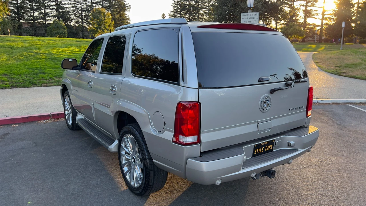 2005 Cadillac Escalade & EXT 2nd Gen - Image 12 of 31