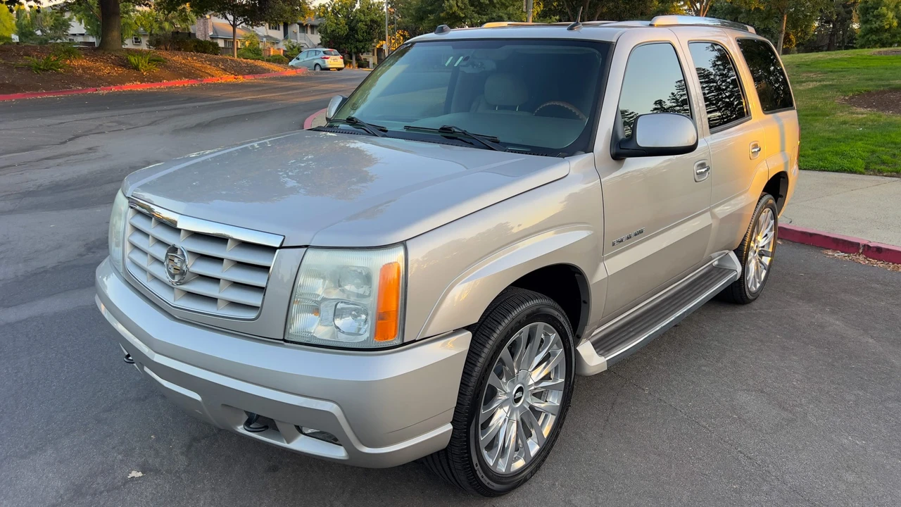 2005 Cadillac Escalade & EXT 2nd Gen - Image 2 of 31