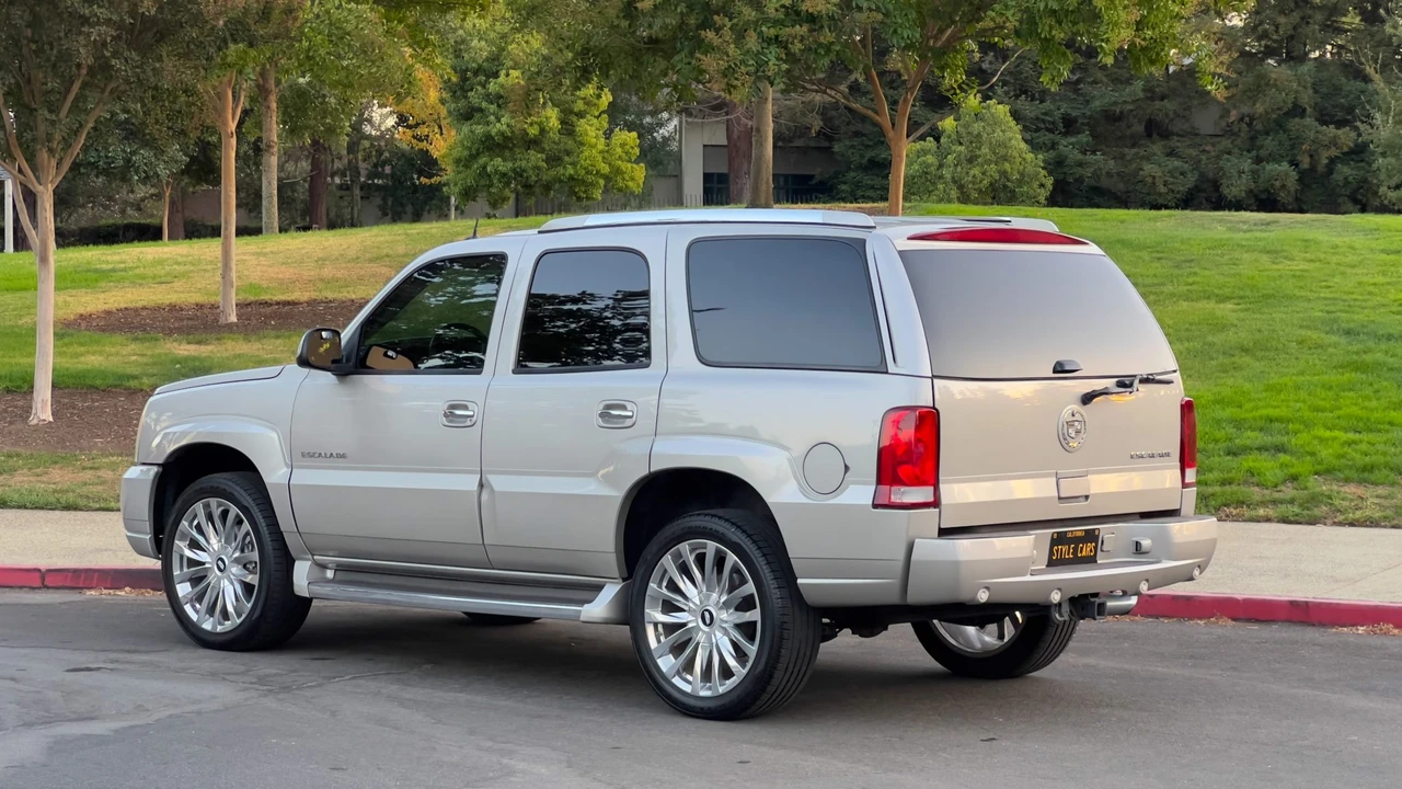 2005 Cadillac Escalade & EXT 2nd Gen - Image 10 of 31
