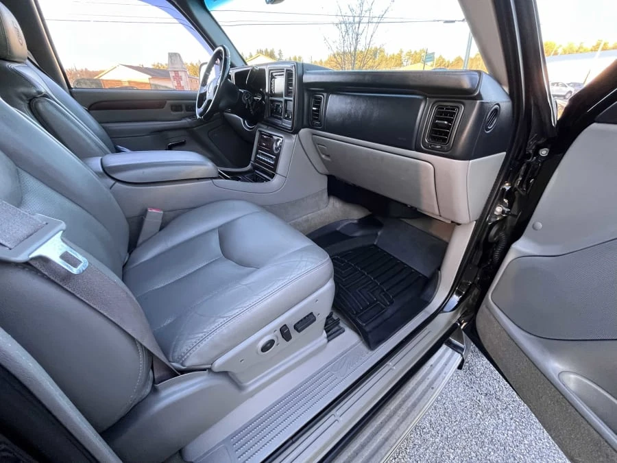 2005 Cadillac Escalade & EXT 2nd Gen - Image 18 of 30