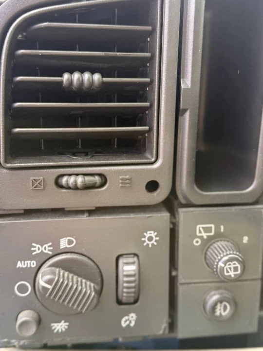 2005 Cadillac Escalade & EXT 2nd Gen - Image 12 of 21