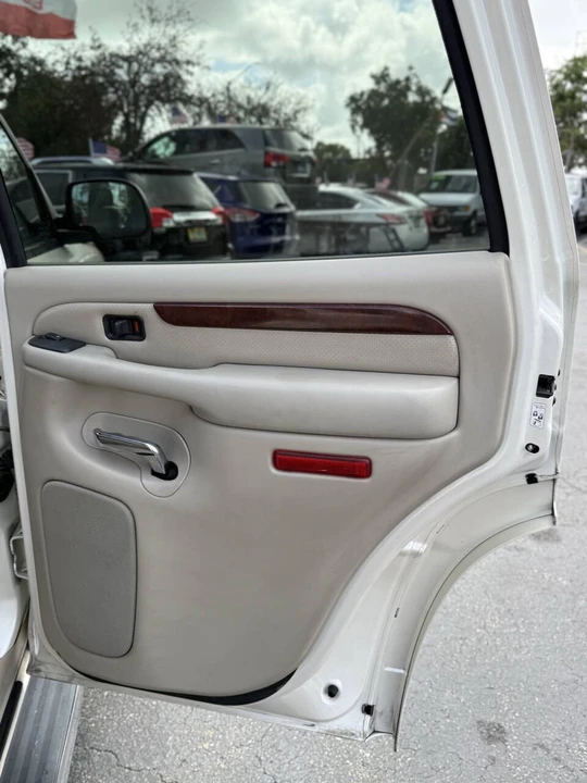 2005 Cadillac Escalade & EXT 2nd Gen - Image 14 of 21