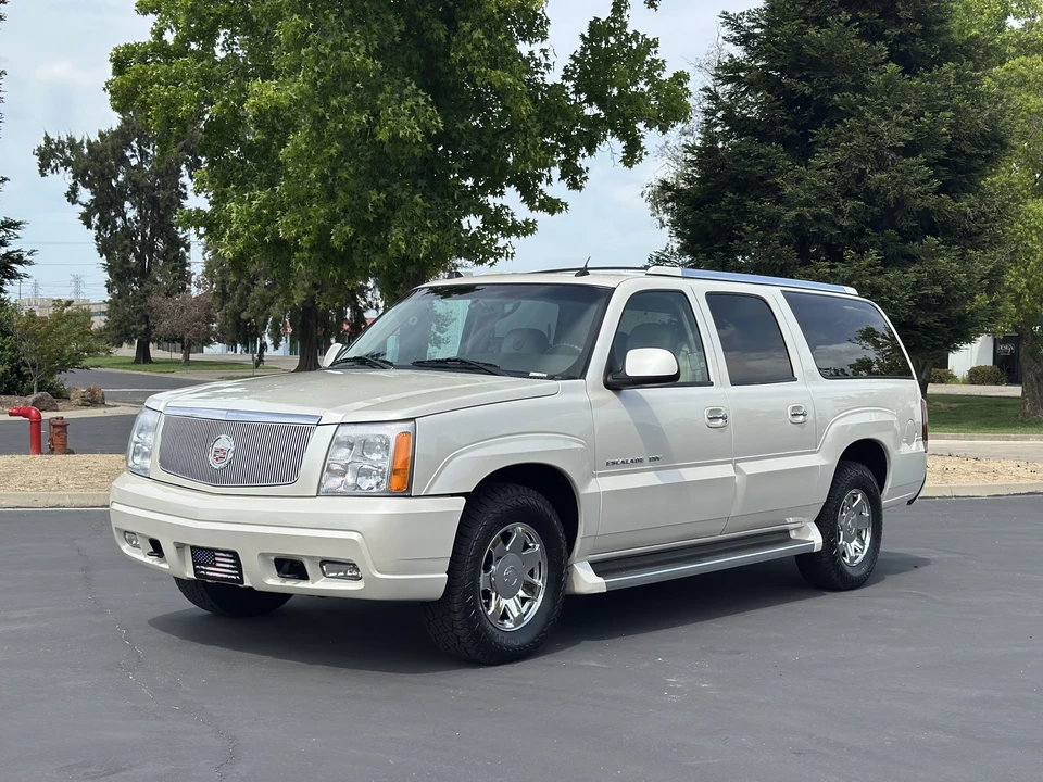 2005 Cadillac Escalade & EXT 2nd Gen - Image 2 of 31