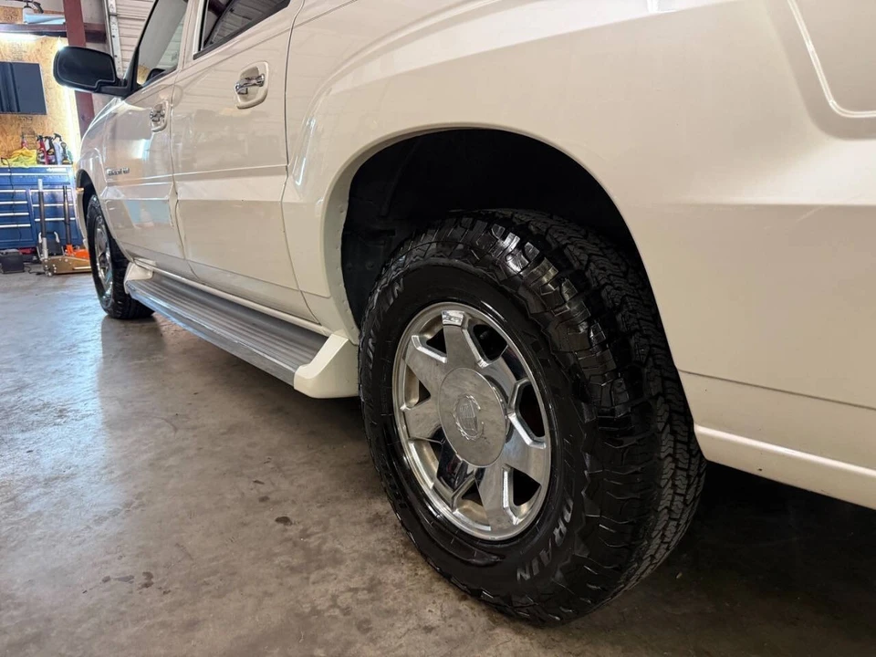 2005 Cadillac Escalade & EXT 2nd Gen - Image 12 of 21