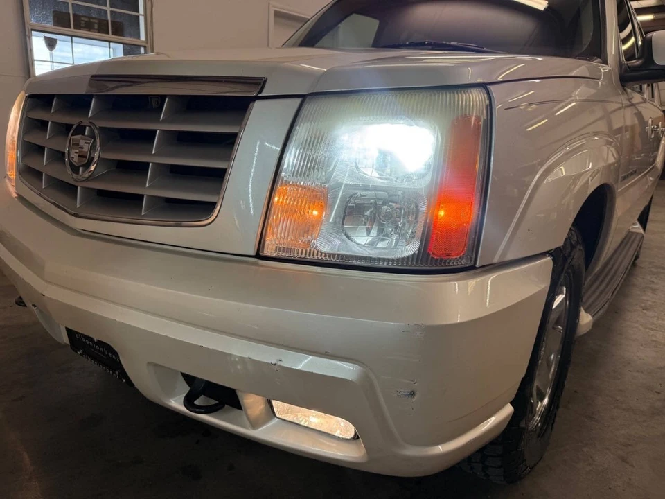 2005 Cadillac Escalade & EXT 2nd Gen - Image 10 of 21