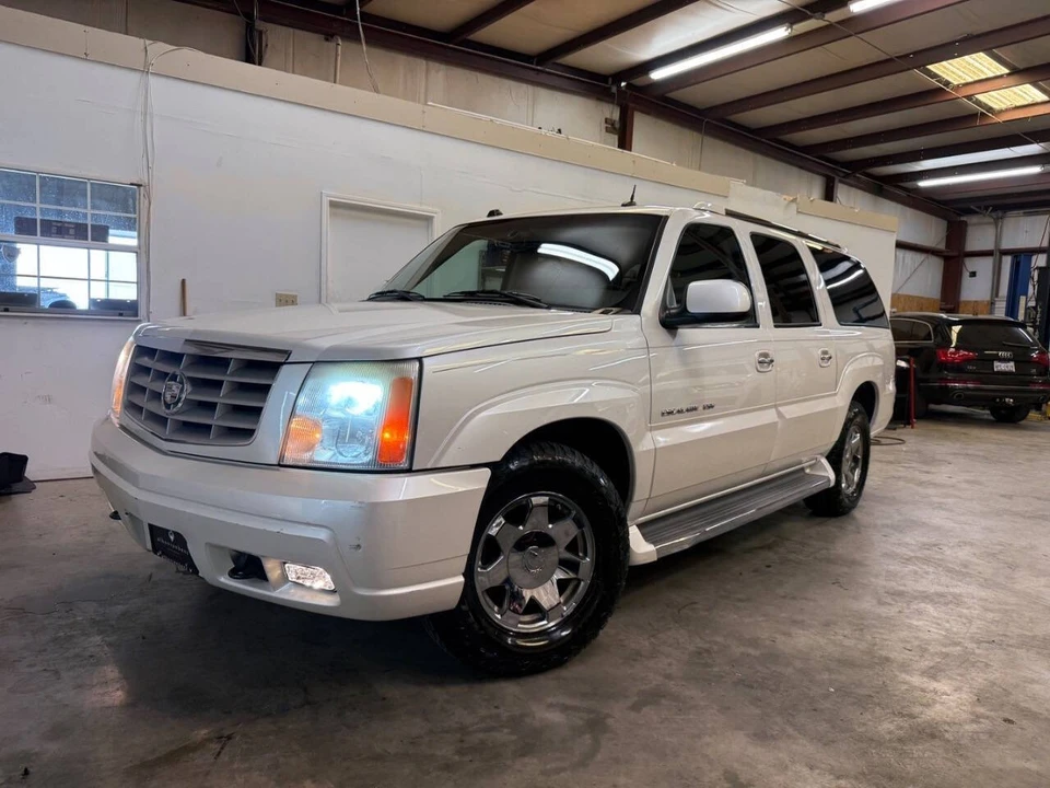2005 Cadillac Escalade & EXT 2nd Gen - Image 2 of 21