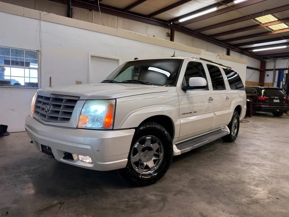 2005 Cadillac Escalade & EXT 2nd Gen - Image 2 of 21