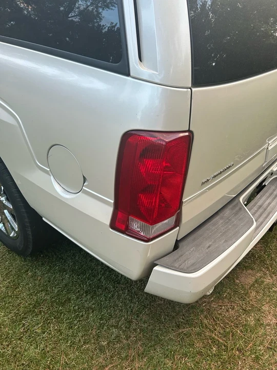 2005 Cadillac Escalade & EXT 2nd Gen - Image 3 of 19
