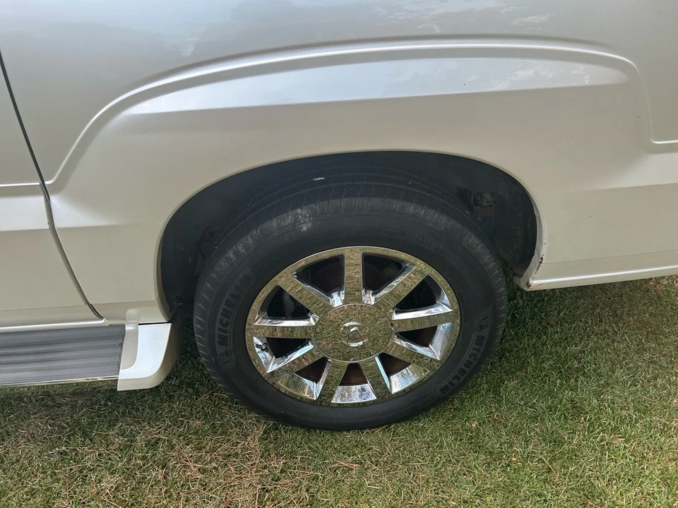 2005 Cadillac Escalade & EXT 2nd Gen - Image 8 of 19