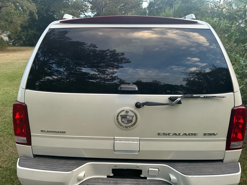 2005 Cadillac Escalade & EXT 2nd Gen - Image 2 of 19