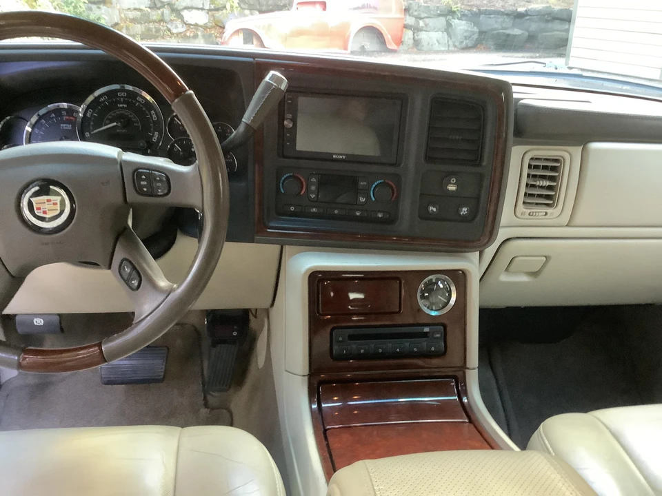 2005 Cadillac Escalade & EXT 2nd Gen - Image 26 of 31
