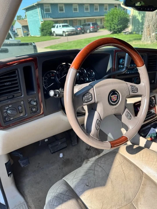 2005 Cadillac Escalade & EXT 2nd Gen - Image 11 of 19