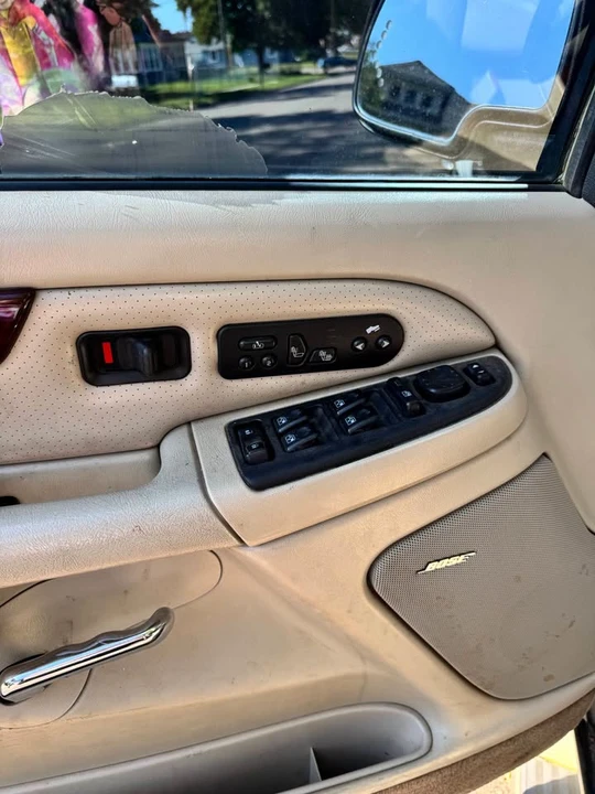 2005 Cadillac Escalade & EXT 2nd Gen - Image 12 of 19