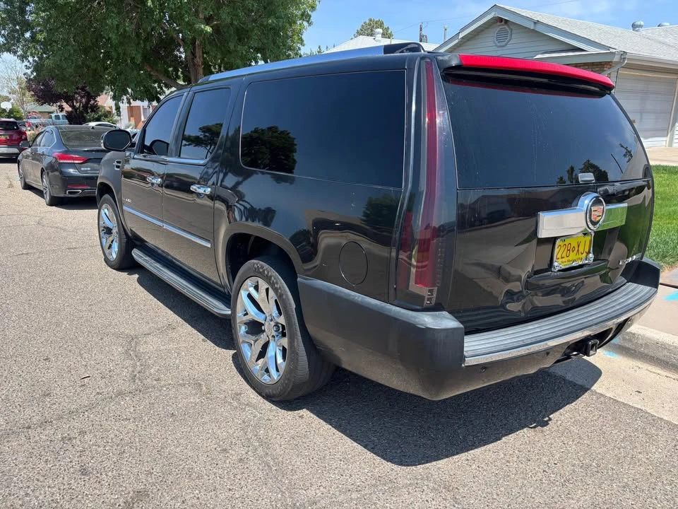 2005 Cadillac Escalade & EXT 2nd Gen - Image 4 of 9