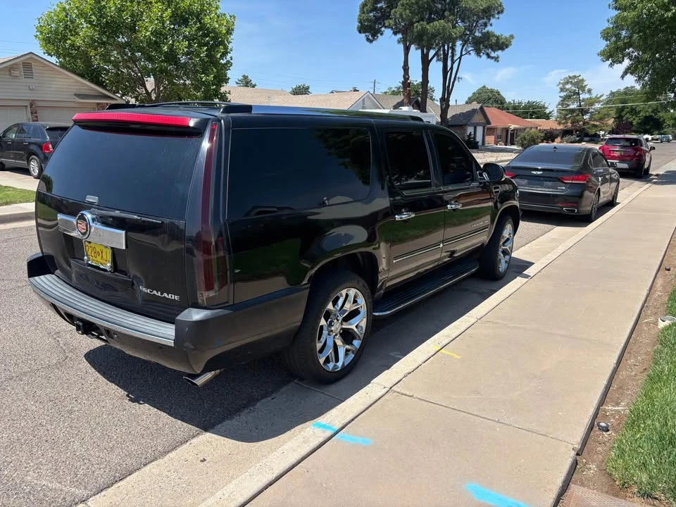 2005 Cadillac Escalade & EXT 2nd Gen - Image 2 of 9