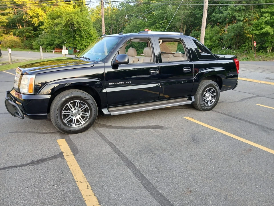 2005 Cadillac Escalade & EXT 2nd Gen - Image 2 of 31