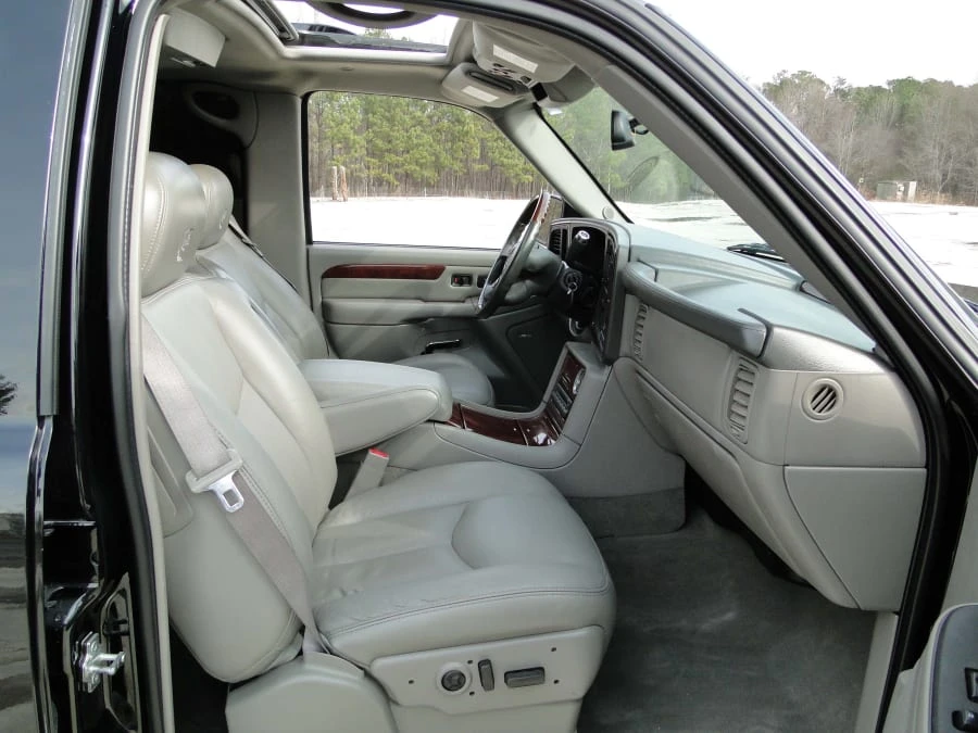 2005 Cadillac Escalade & EXT 2nd Gen - Image 4 of 5