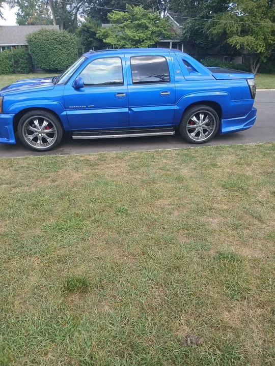 2005 Cadillac Escalade & EXT 2nd Gen - Image 2 of 2