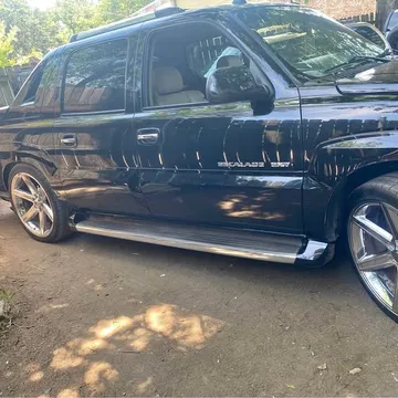 2005 Cadillac Escalade EXT Luxury Sport Utility Pickup