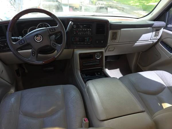 2005 Cadillac Escalade & EXT 2nd Gen - Image 9 of 13