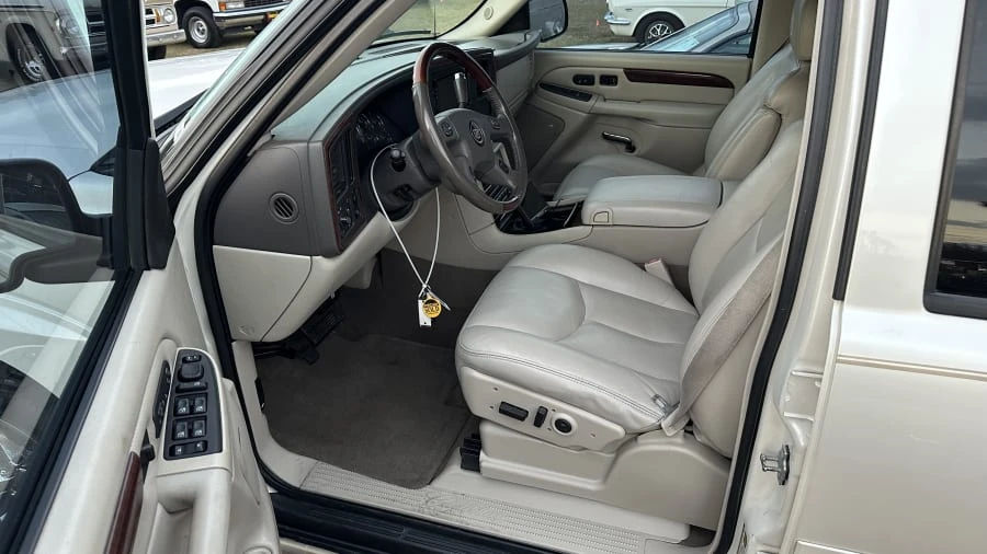 2005 Cadillac Escalade & EXT 2nd Gen - Image 5 of 6