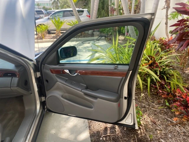 2005 Cadillac DeVille 8th Gen - Image 12 of 21