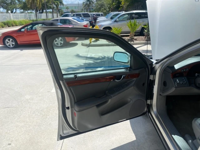 2005 Cadillac DeVille 8th Gen - Image 10 of 21