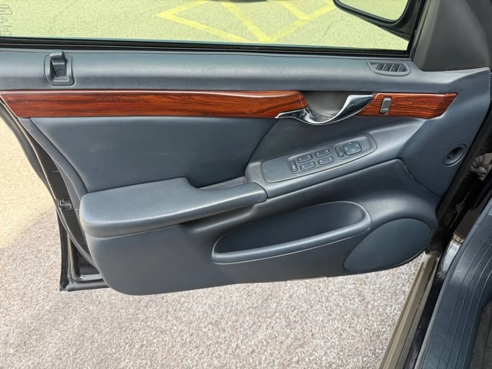 2005 Cadillac DeVille 8th Gen - Image 9 of 18