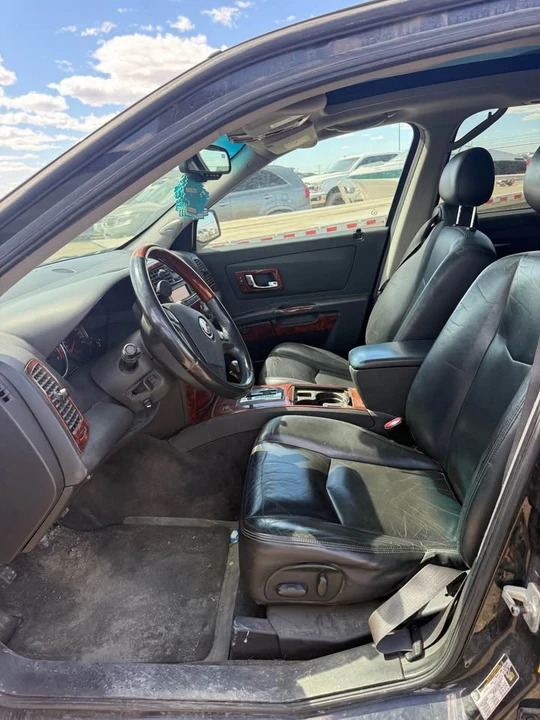 2005 Cadillac SRX - Image 6 of 8