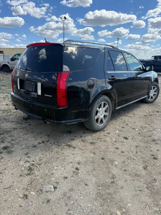 2005 Cadillac SRX - Image 3 of 8
