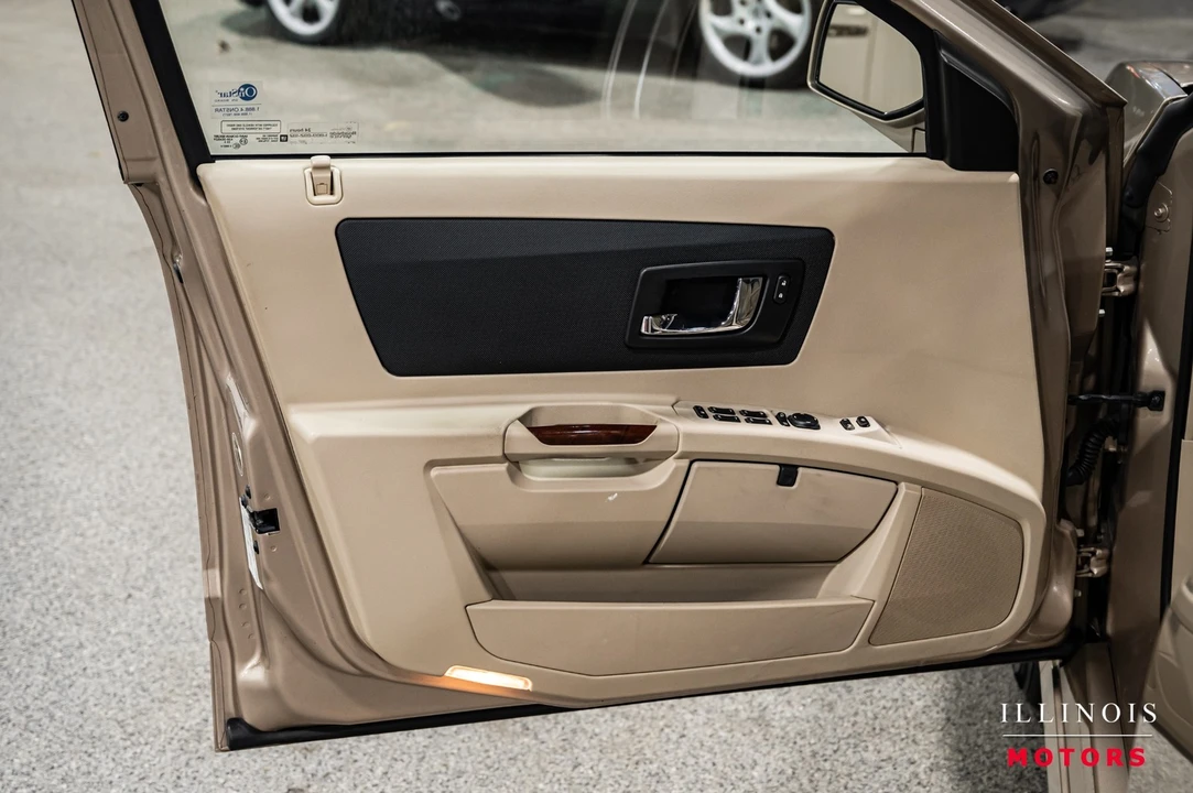 2005 Cadillac SRX - Image 14 of 21