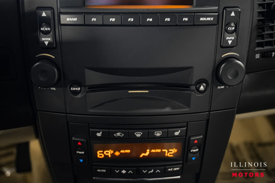 2005 Cadillac SRX - Image 19 of 21
