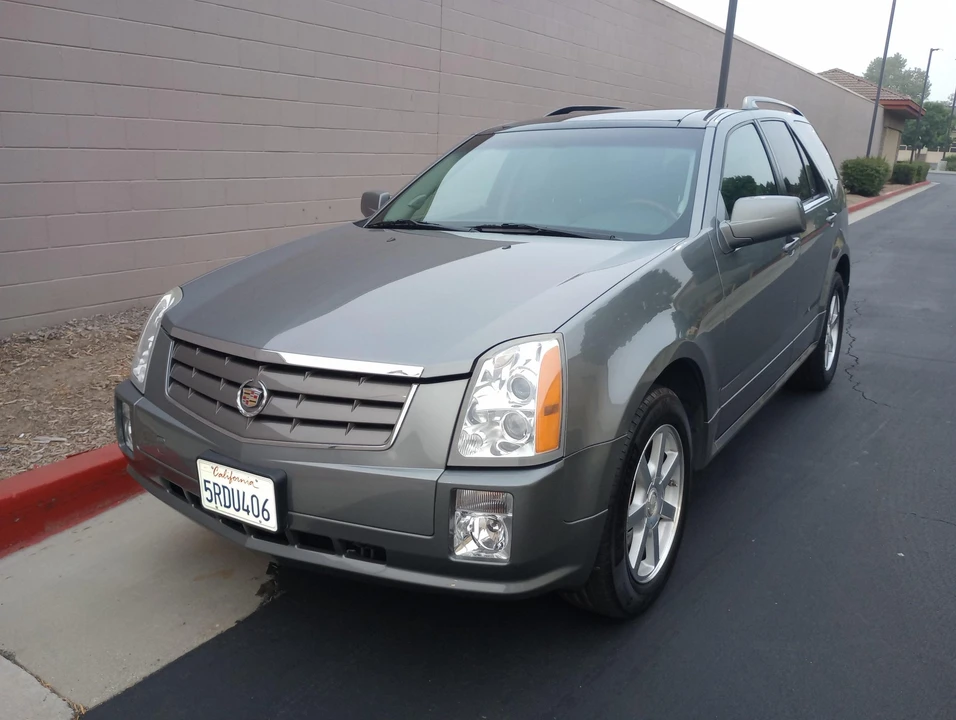 2005 Cadillac SRX - Image 2 of 31
