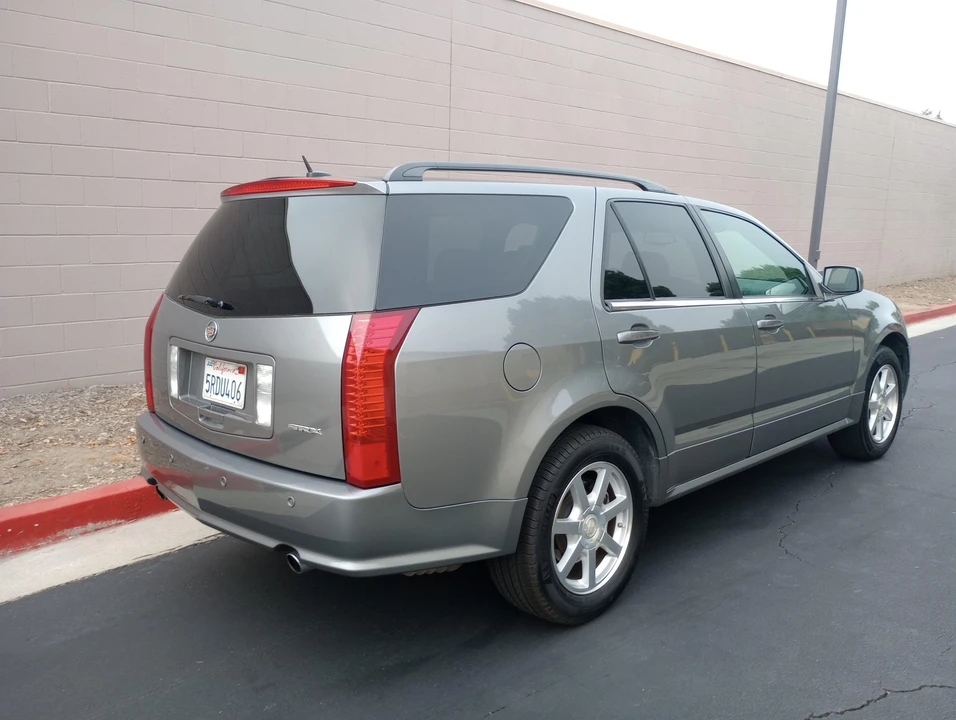 2005 Cadillac SRX - Image 24 of 31
