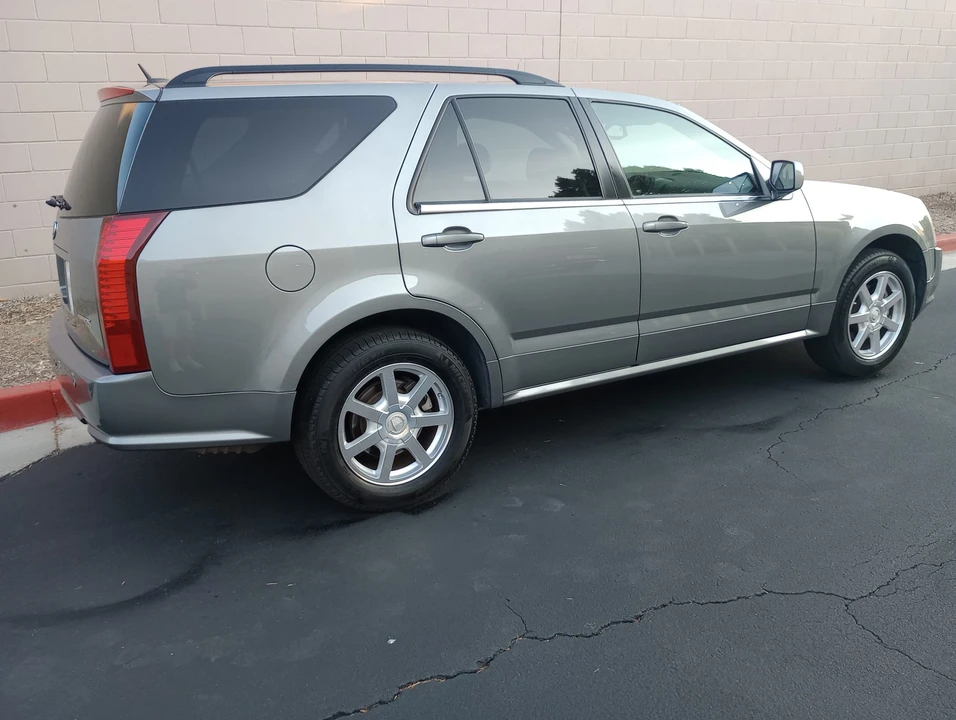 2005 Cadillac SRX - Image 28 of 31