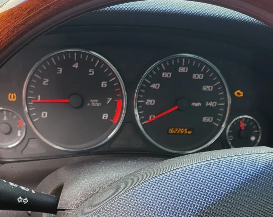 2005 Cadillac SRX - Image 16 of 20