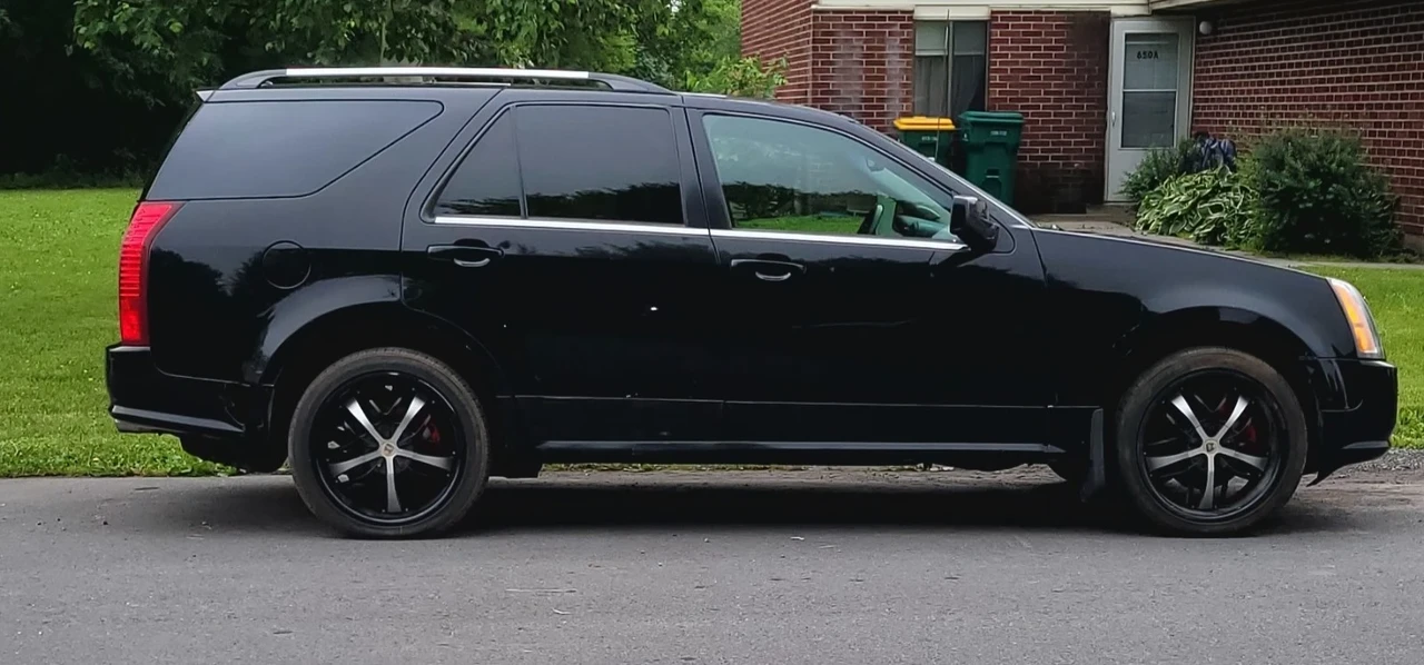2005 Cadillac SRX - Image 9 of 20
