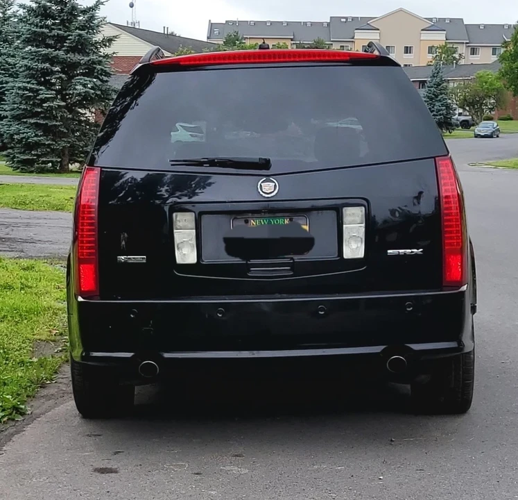 2005 Cadillac SRX - Image 10 of 20