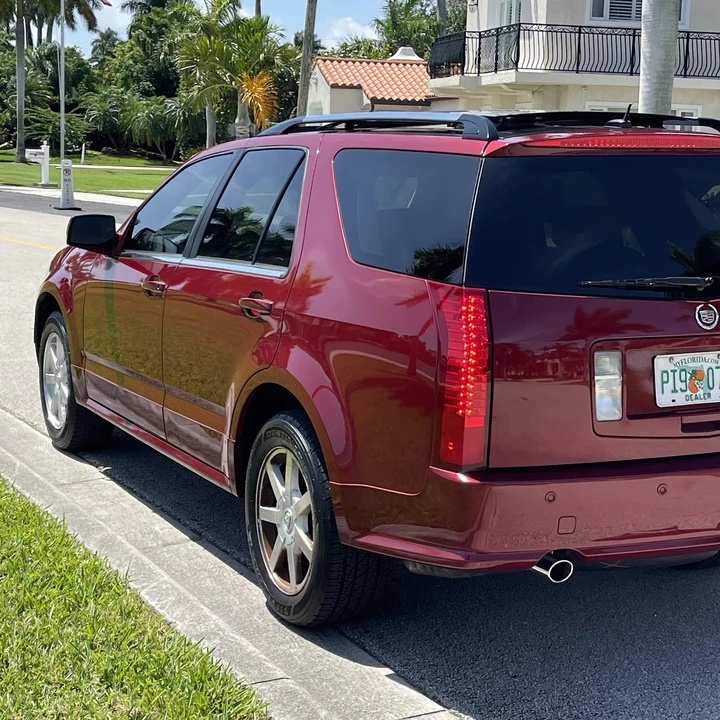 2005 Cadillac SRX - Image 8 of 12